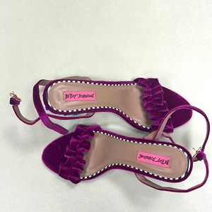 BETSEY JOhNSON Hot Pink Velvet Chunky Multicolored Sequin Heels 💕